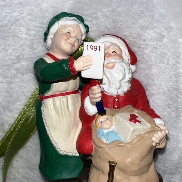 Checking His List 1991 Mr & Mrs Claus Santa Hallmark Keepsake Ornament Our T3219 - Picture 4 of 7